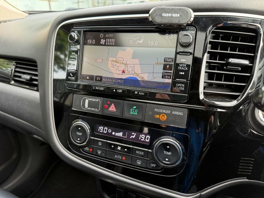 Mitsubishi Outlander 2L Gx4h White #2