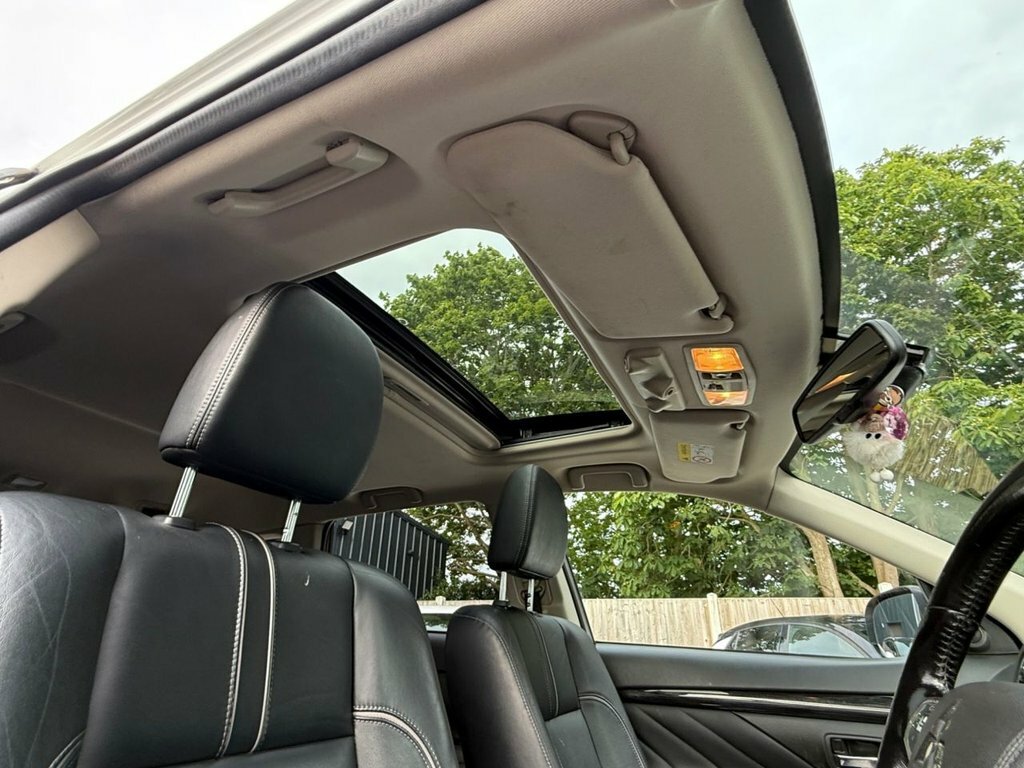 Mitsubishi Outlander 2L Gx4h White #4
