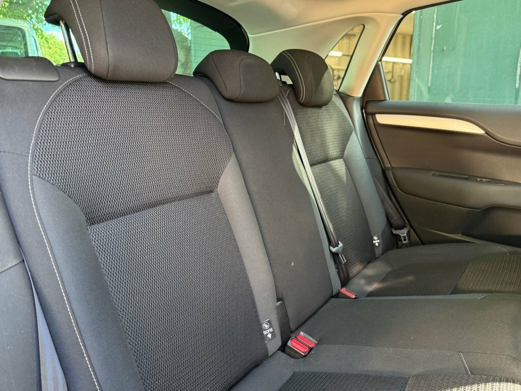 Citroen C4 1.6L Selection White #3