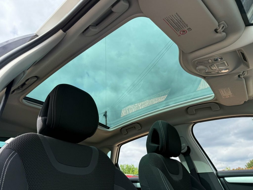 Citroen C4 1.6L Selection White #2