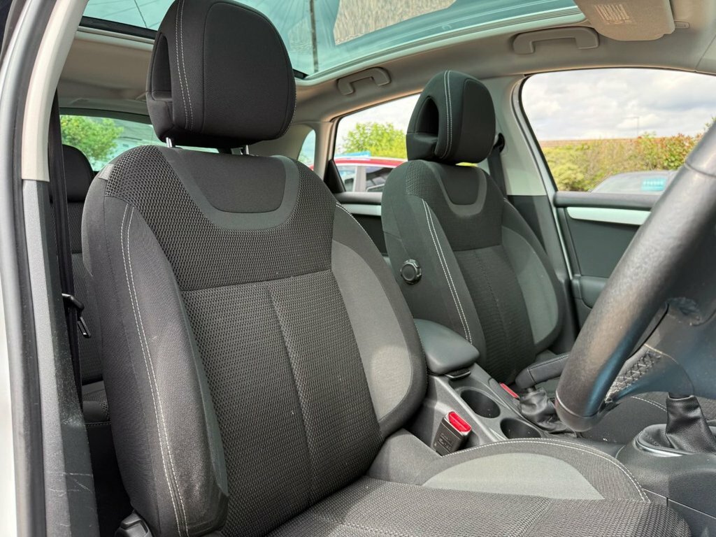 Citroen C4 Hatchback 1.6 Vti Vtr 201363 Grey #8