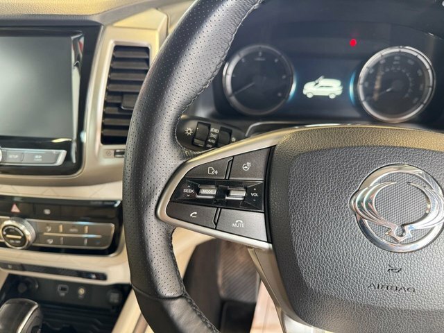 SsangYong Rexton Ultimate Brown #27