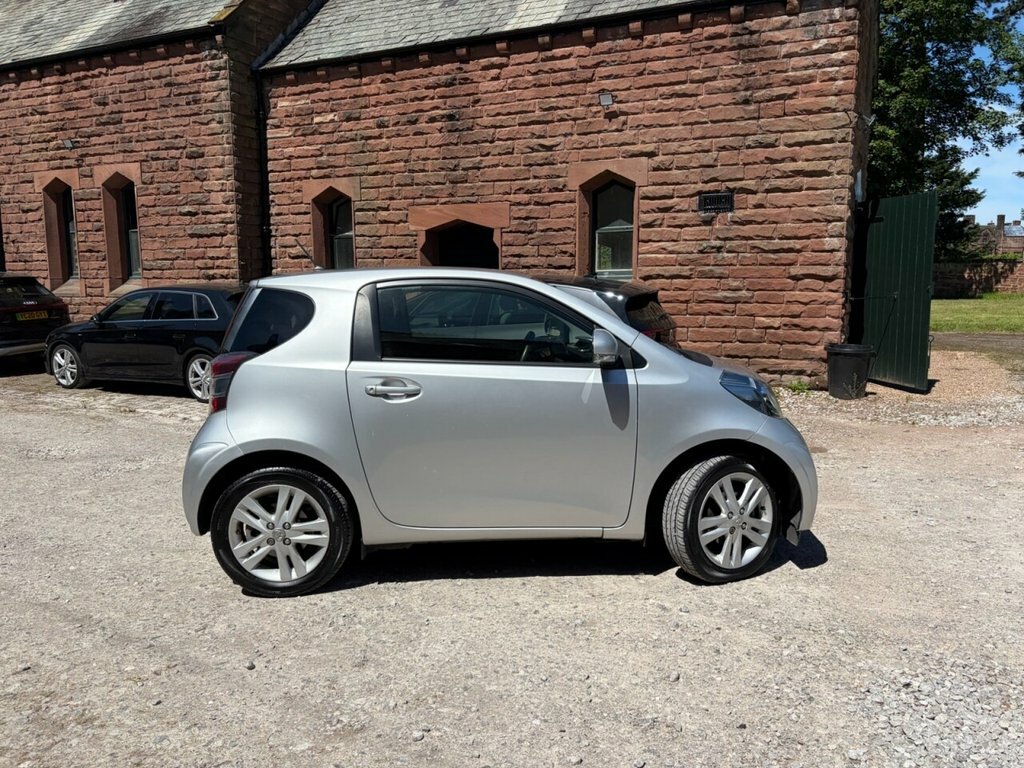 Toyota IQ 1.33 Dual Vvt-i 3 Hatchback Multidrive Silver #4