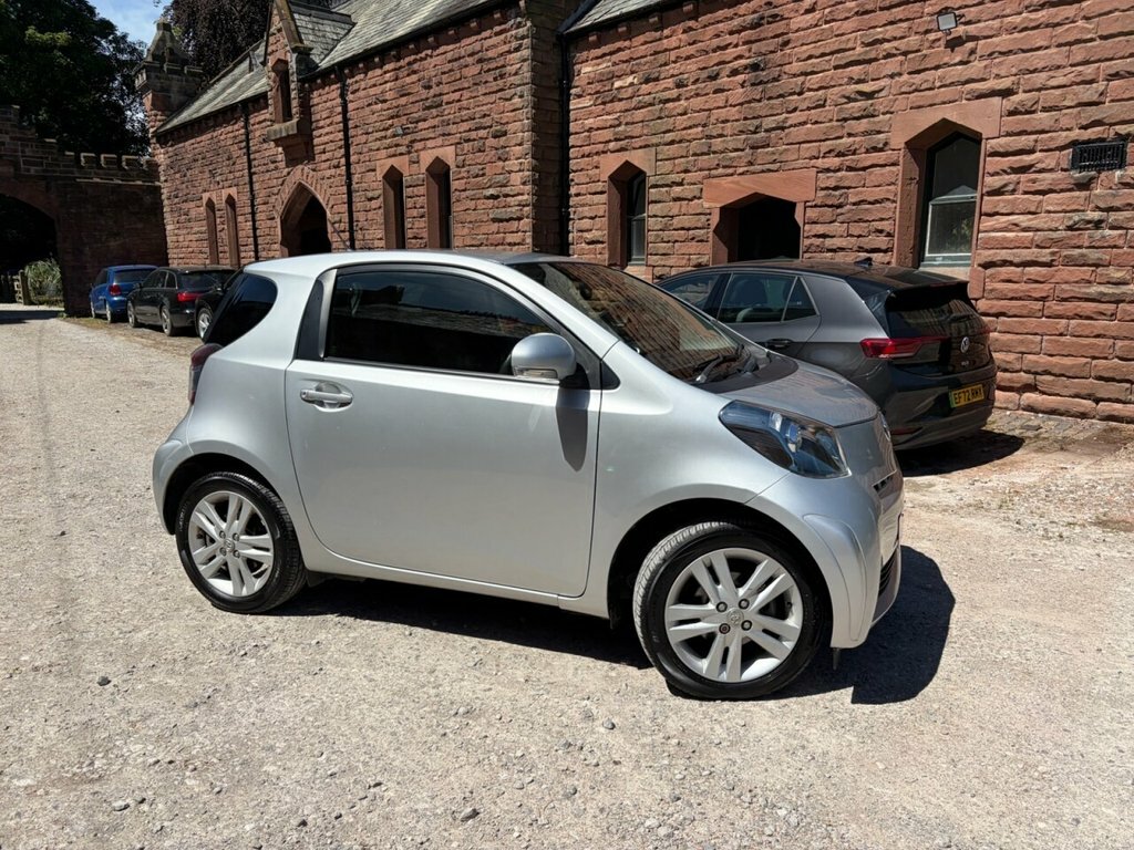 Toyota IQ 1.33 Dual Vvt-i 3 Hatchback Multidrive Silver #3