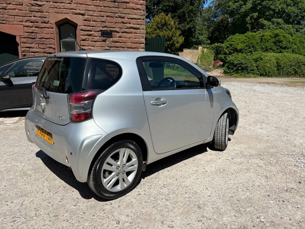 Toyota IQ 1.33 Dual Vvt-i 3 Hatchback Multidrive Silver #5