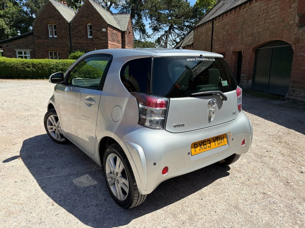 Toyota IQ 1.33 Dual Vvt-i 3 Hatchback Multidrive Silver #6