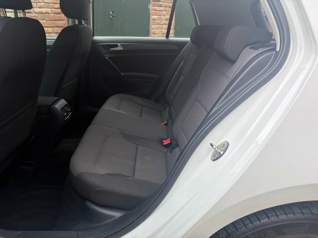 Volkswagen e-Golf 35.8Kwh E-golf Hatchback 136 Ps NG19WWU White #6