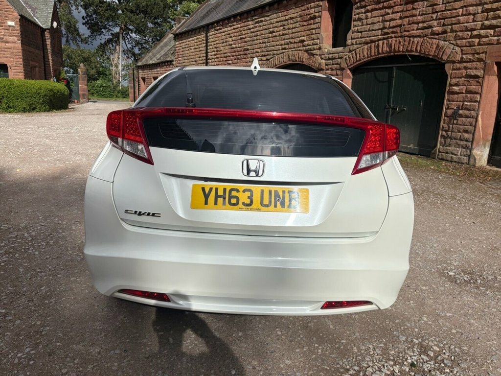 Honda Civic 1.6 I-dtec Es Hatchback Euro 5 White #6