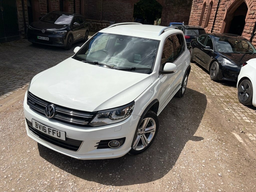 Volkswagen Tiguan 2.0 Tdi Bluemotion Tech R-line Edition Suv Die BV16FFU White #2