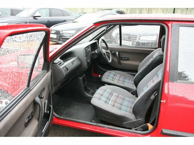 Volkswagen Polo 1.0 Cl Coupe U889 Red #3