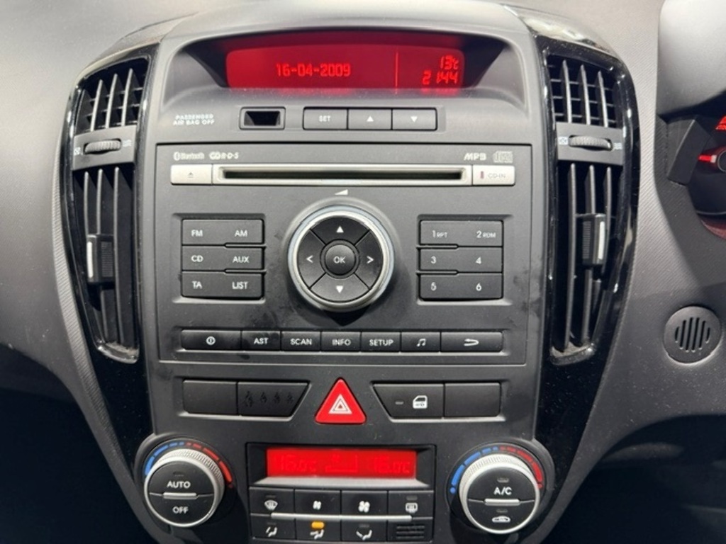 Kia Ceed 1.4 Crdi 1 Hatchback Euro 5 89 Black #8