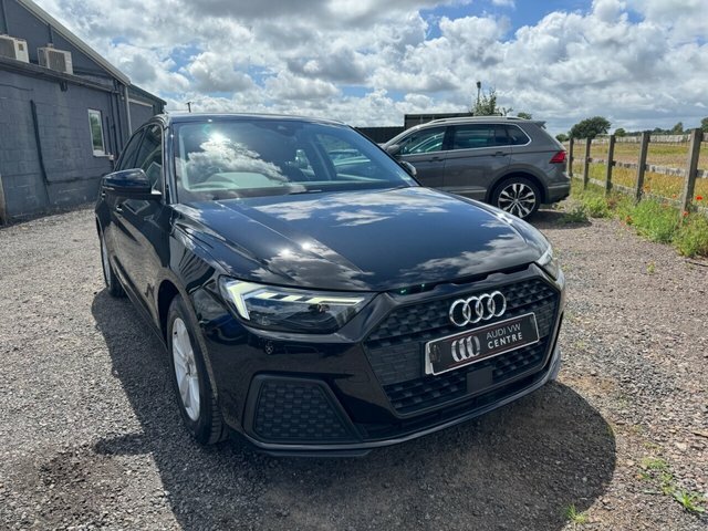 Audi A1 Tfsi 25 Technik Sportback LP72DXG Black #3