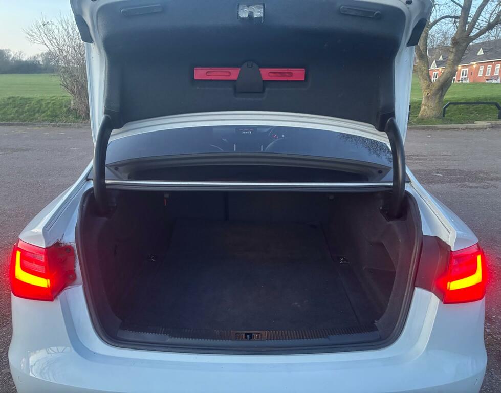 Audi A6 Saloon Tdi Ultra Black Edition White #21