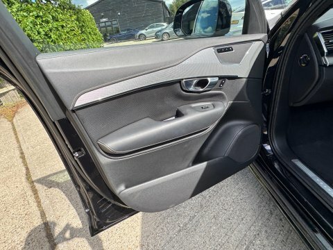 Volvo XC90 2.0 B5 Mhev DA22BVL Black #4