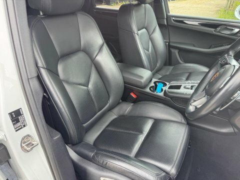 Porsche Macan 5dr Pdk Black #40
