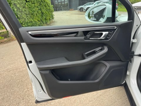 Porsche Macan 5dr Pdk Black #58