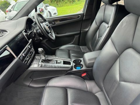 Porsche Macan 5dr Pdk Black #7