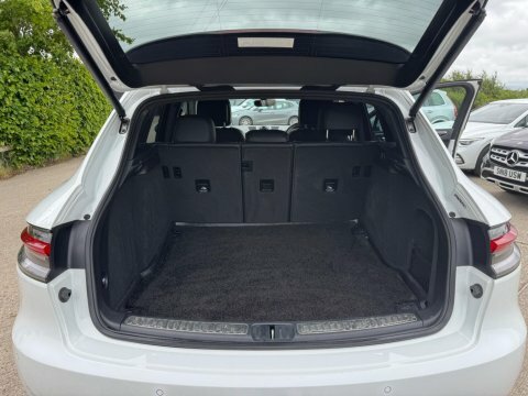 Porsche Macan 5dr Pdk Black #47
