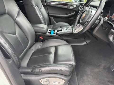 Porsche Macan 5dr Pdk Black #36