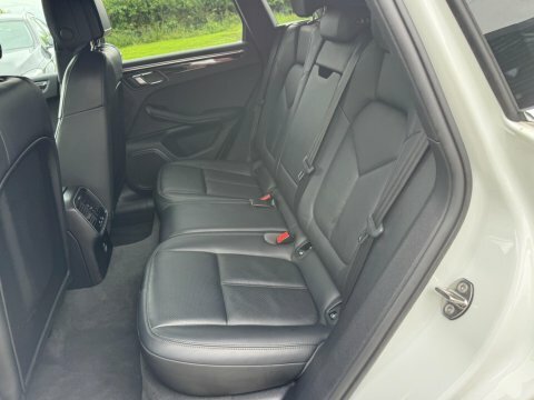 Porsche Macan 5dr Pdk Black #12