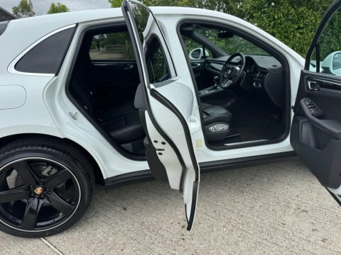 Porsche Macan 5dr Pdk Black #15