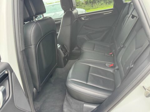 Porsche Macan 5dr Pdk Black #52