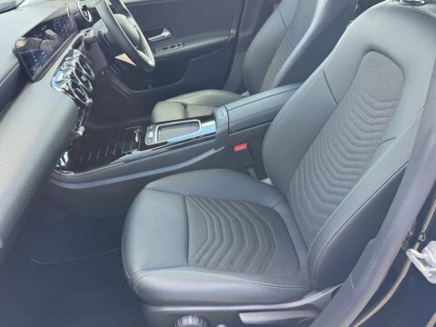 Mercedes-Benz CLA Class 1.3 Cla180h Mhev Black #2