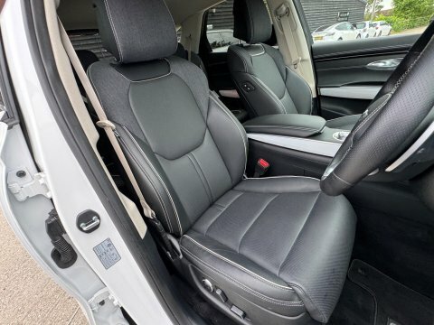 Genesis GV70 77.4Kwh Dual Motor White #2
