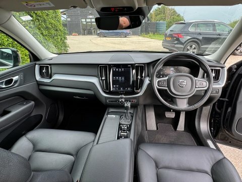 Volvo XC60 2.0 T5 Momentum Black #4