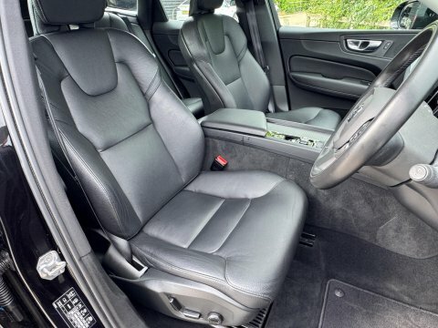 Volvo XC60 2.0 T5 Momentum Black #2