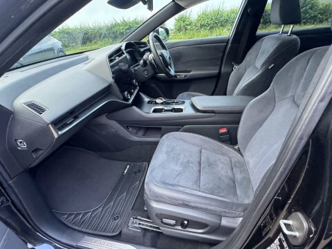 Lexus RZ 450E 71.4Kwh Takumi Black #4