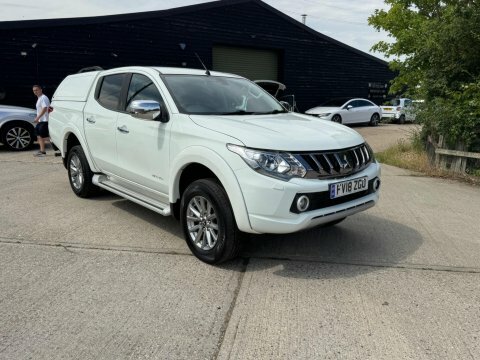Mitsubishi L200 2.4 Di-d Dc White