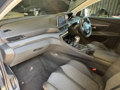 Peugeot 3008 1.5 Bluehdi Allure FH19ZCU Grey #2