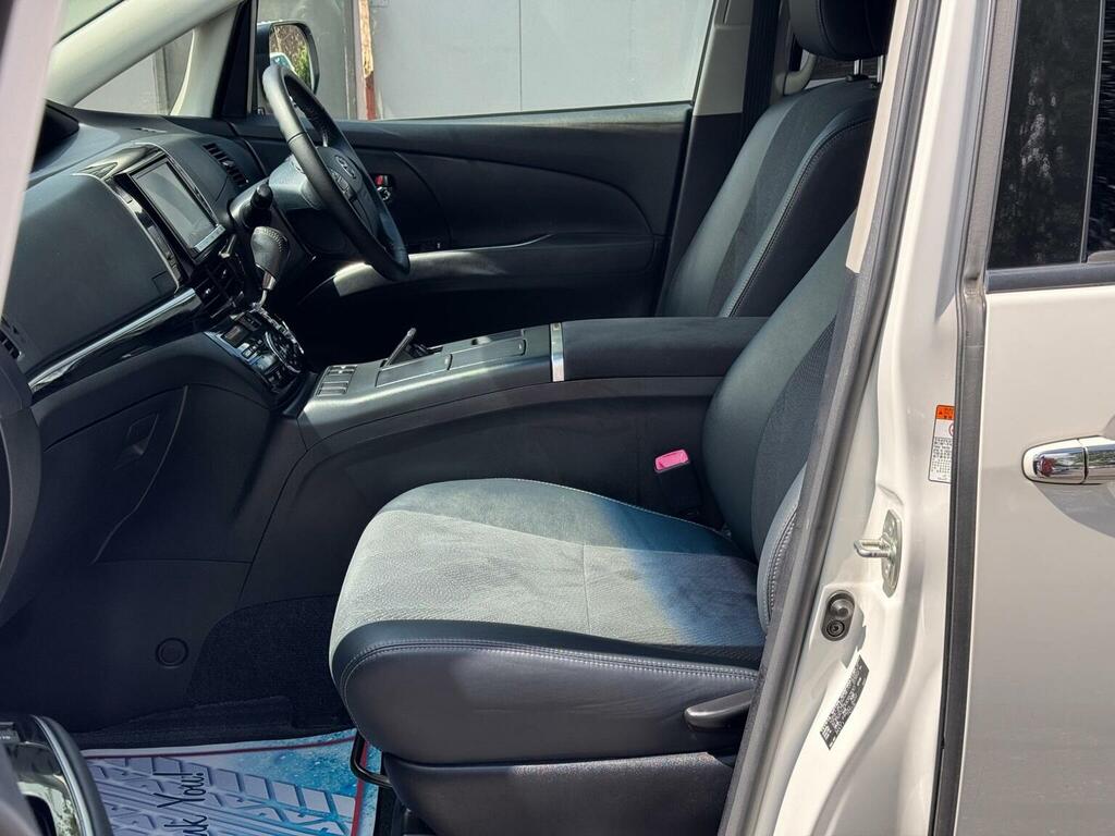 Toyota Estima Mpv Silver #17
