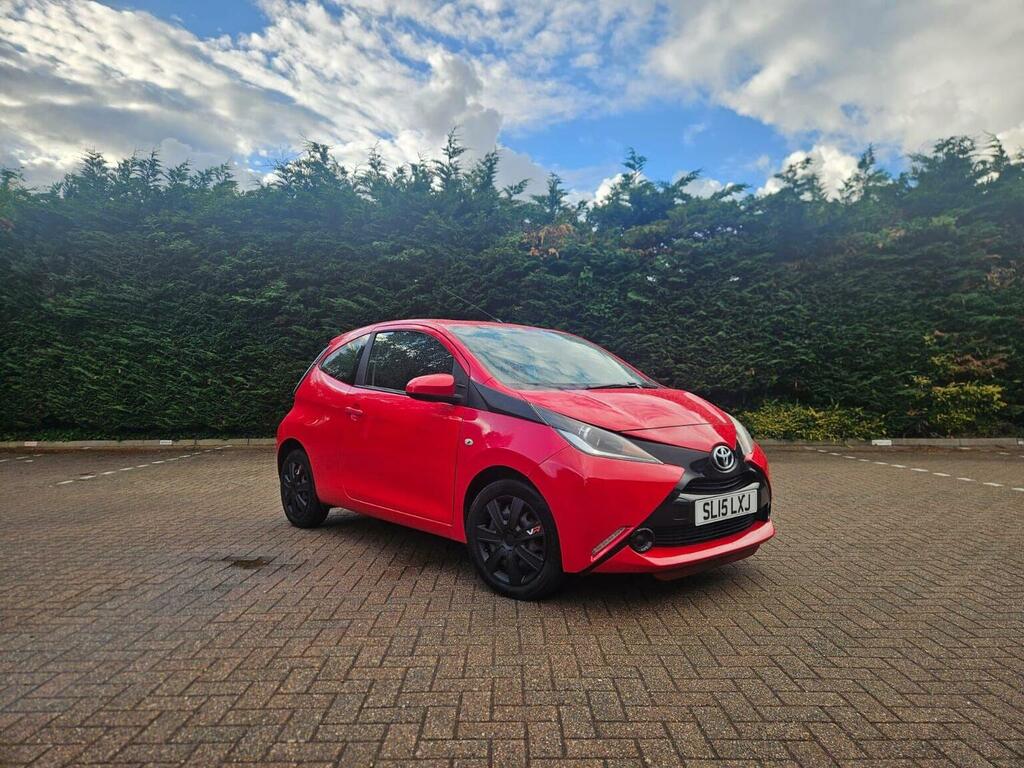 Toyota Aygo Hatchback 1.0 Vvt-i X-play Euro 5 Euro 5 2015 Red