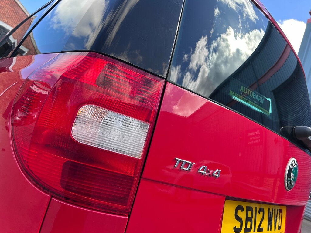 Skoda Yeti 2.0 Tdi Se Suv 4Wd Euro 5 140 P Red #2