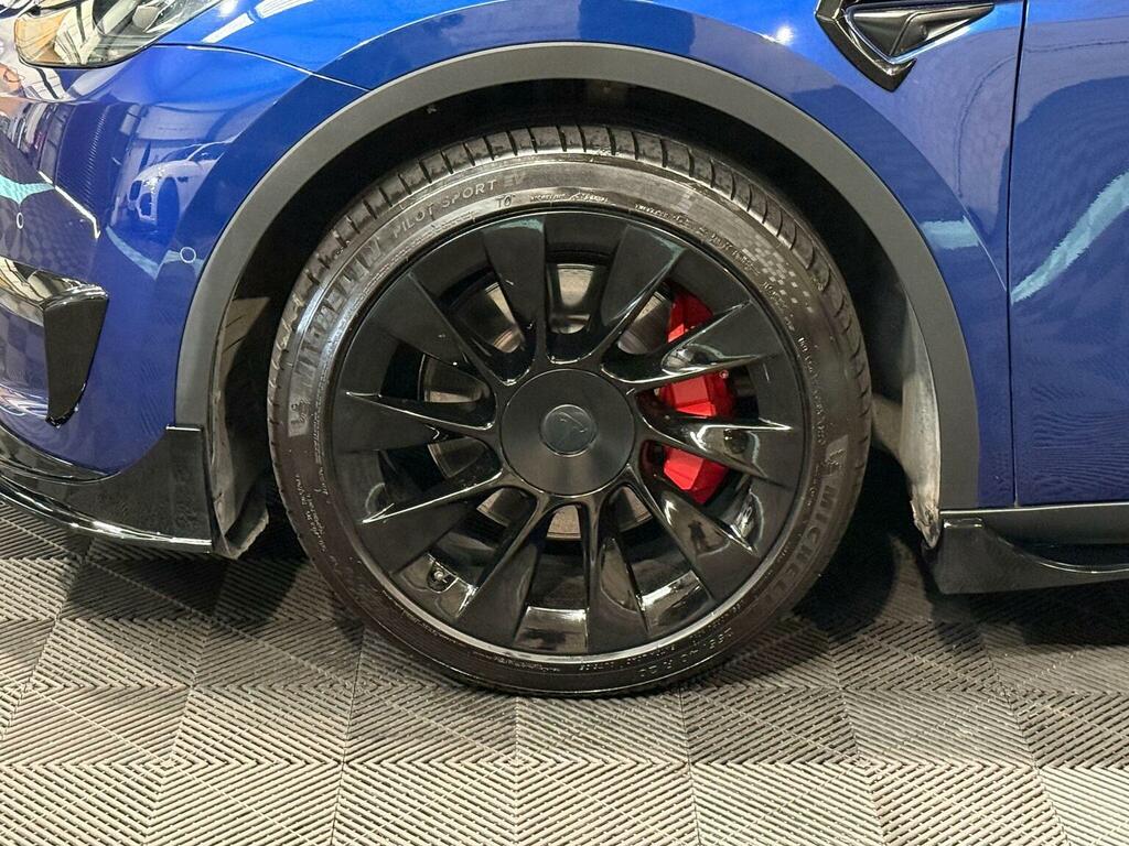 Tesla Model Y 2023 73 Suv #19