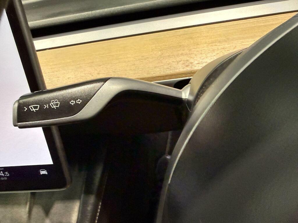 Tesla Model Y 2023 73 Suv #41