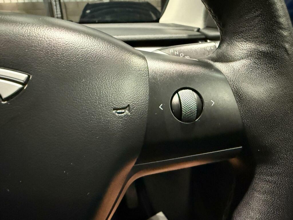 Tesla Model Y 2023 73 Suv #44