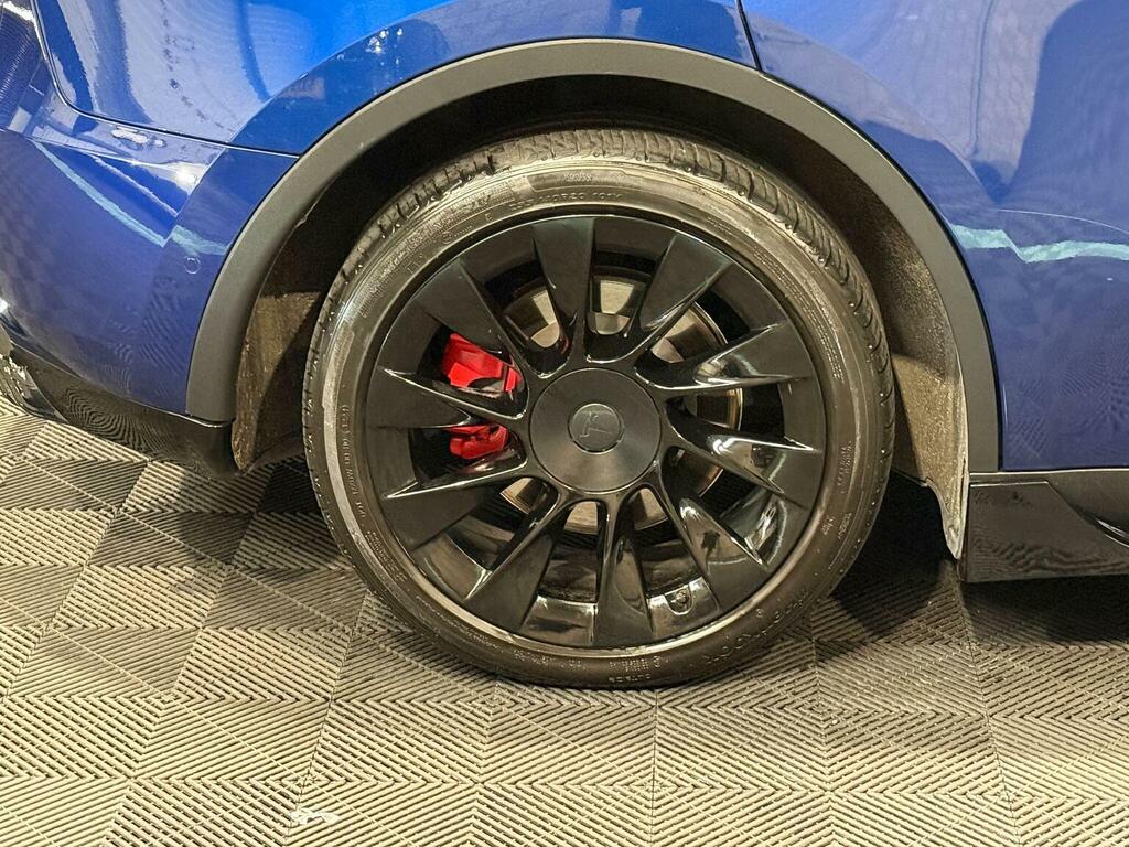 Tesla Model Y 2023 73 Suv #18