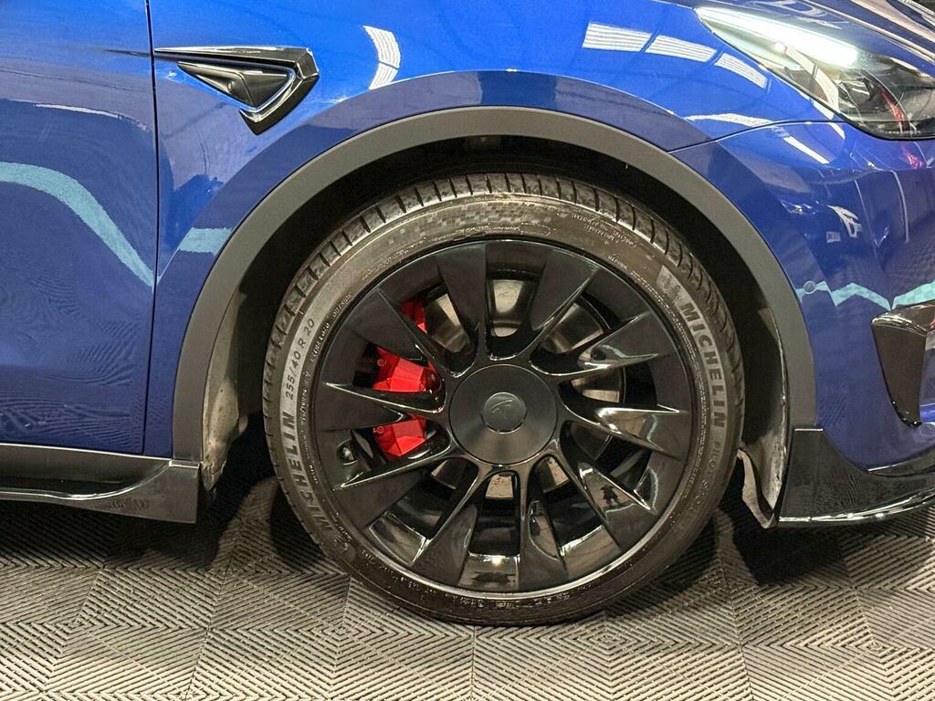 Tesla Model Y 2023 73 Suv #17