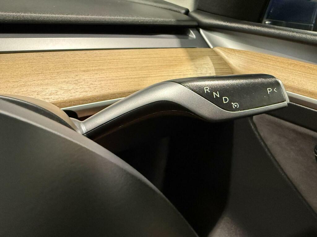 Tesla Model Y 2023 73 Suv #42