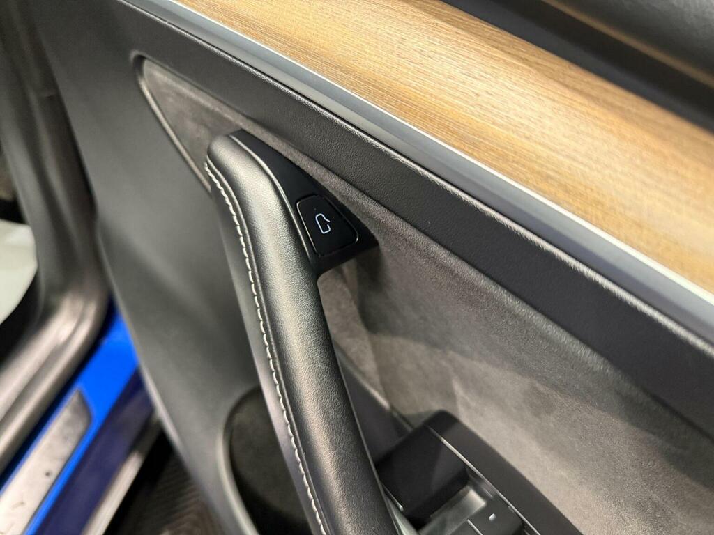 Tesla Model Y 2023 73 Suv #40