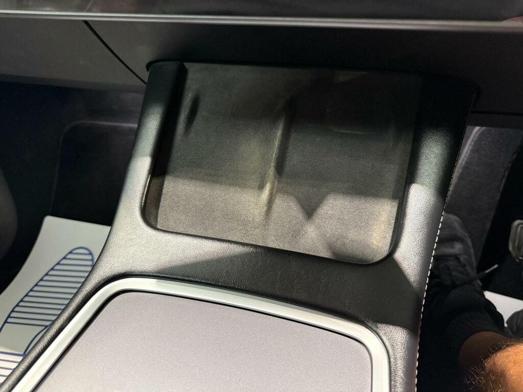 Tesla Model Y 2023 73 Suv #51