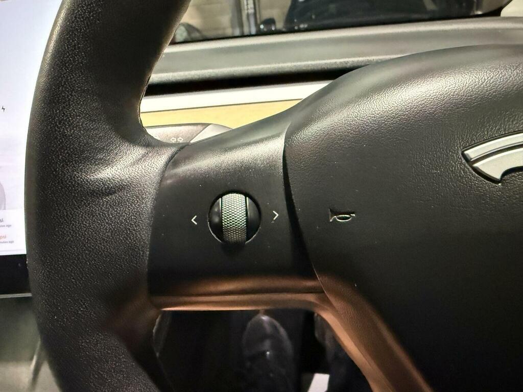 Tesla Model Y 2023 73 Suv #43