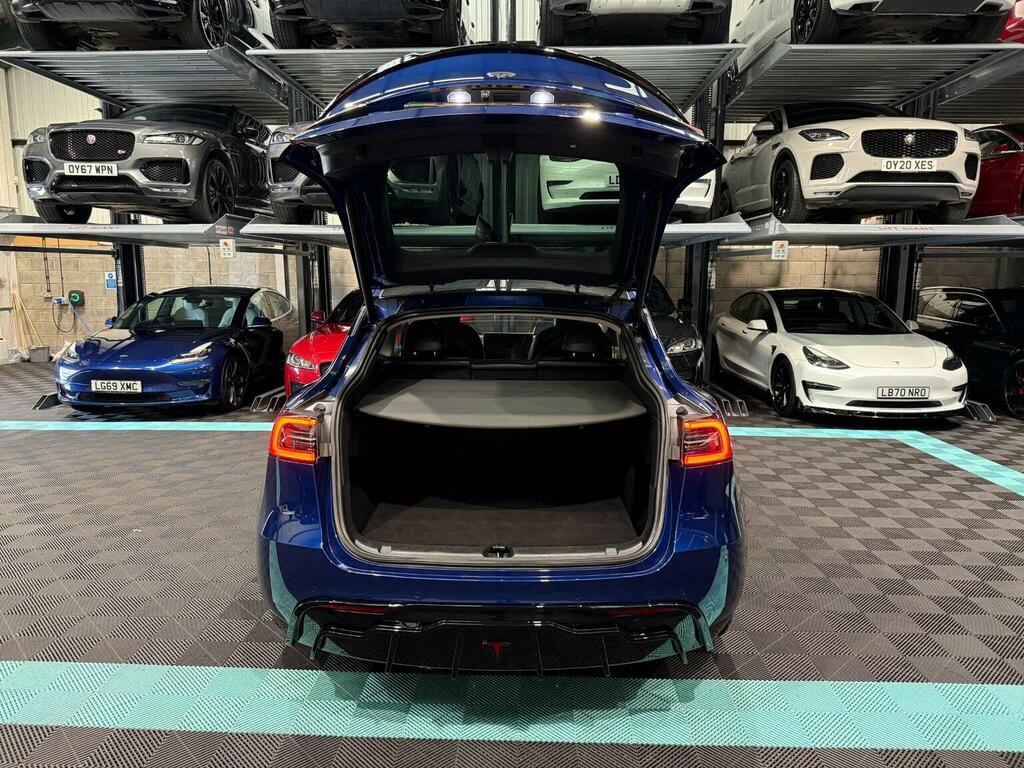 Tesla Model Y 2023 73 Suv #31
