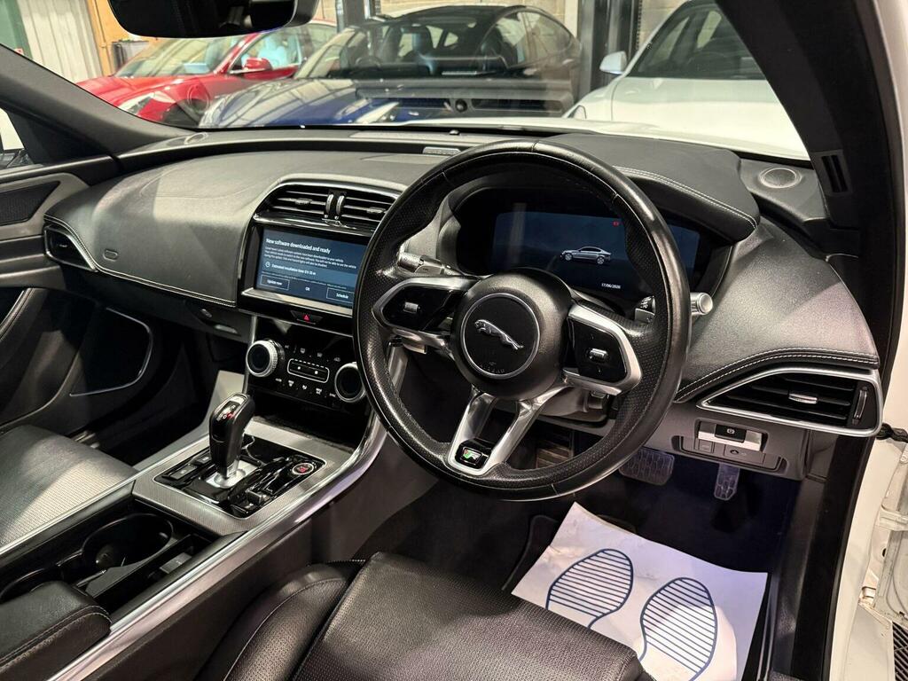 Jaguar XE 2021 2.0 D200 Mhev R-dynamic Se Saloon White #22