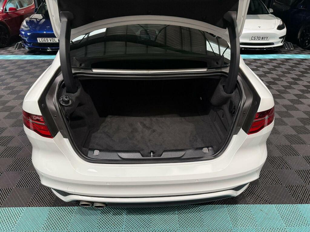 Jaguar XE 2021 2.0 D200 Mhev R-dynamic Se Saloon White #31