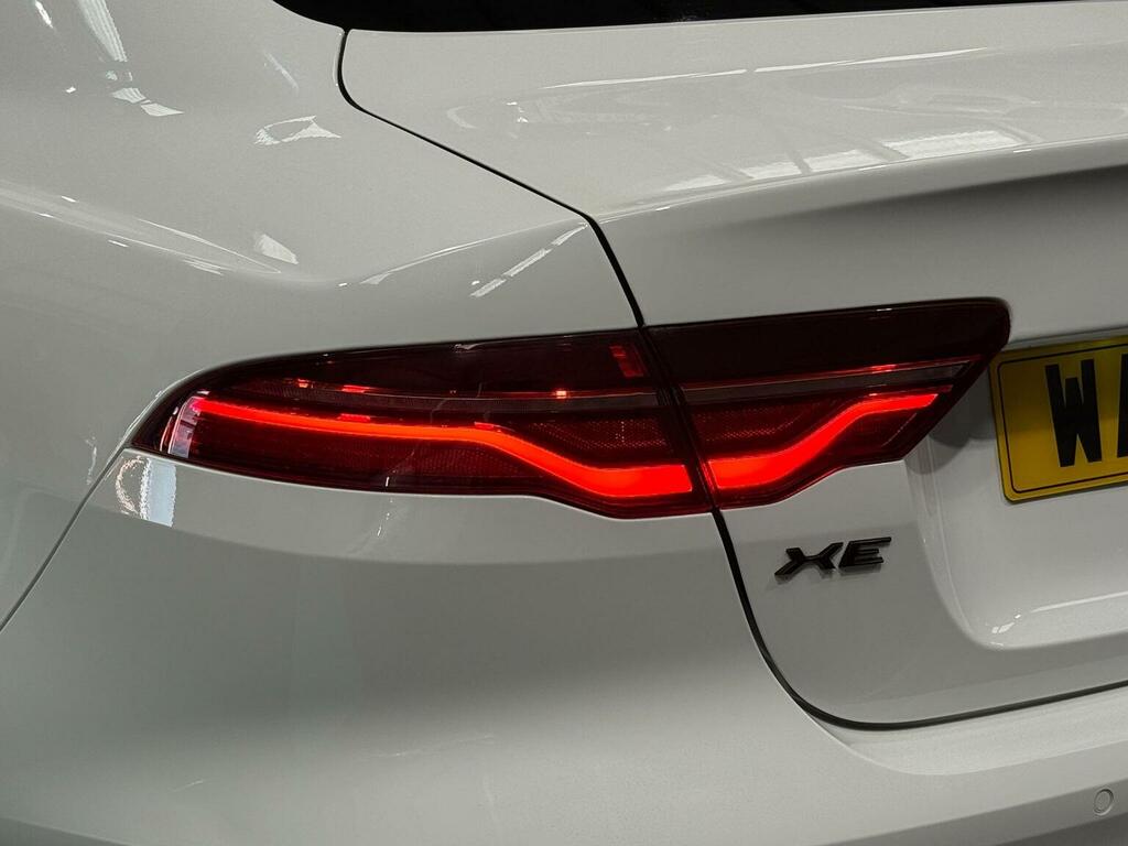Jaguar XE 2021 2.0 D200 Mhev R-dynamic Se Saloon White #16