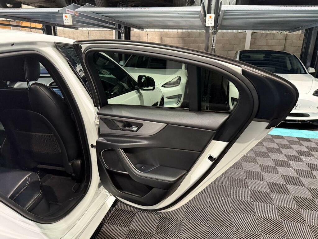 Jaguar XE 2021 2.0 D200 Mhev R-dynamic Se Saloon White #30